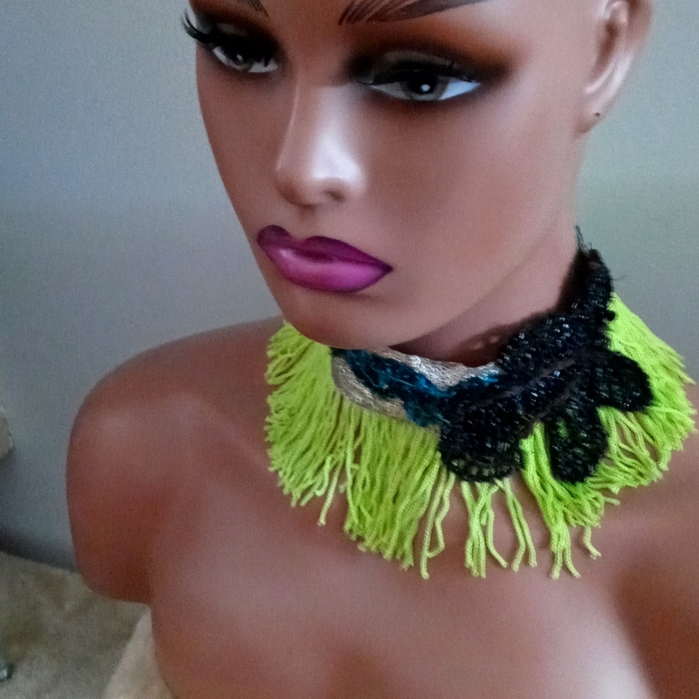 Moulin rouge choker